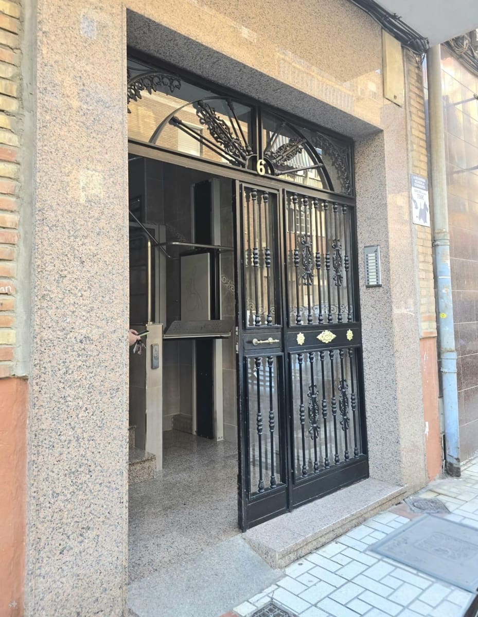 3 slaapkamer Flat te koop in Malaga stad - € 174.000 (Ref: 9656900)