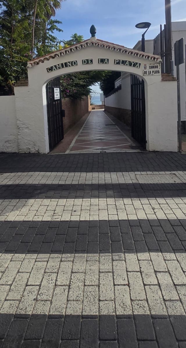 2 bedroom Flat for sale in Torremolinos with pool - € 273,000 (Ref: 9656905)