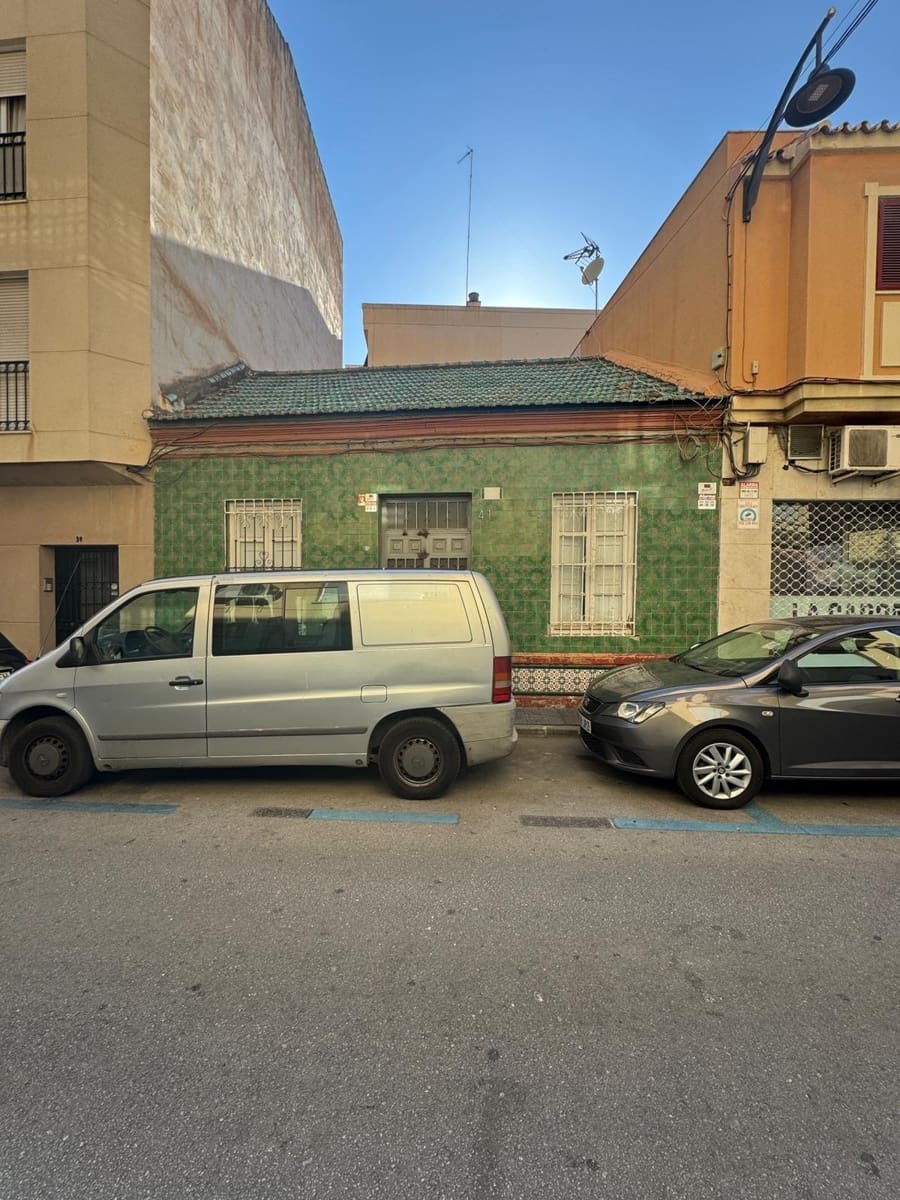 Ruine zu verkaufen in Malaga Stadt - 299.000 € (Ref: 9656912)