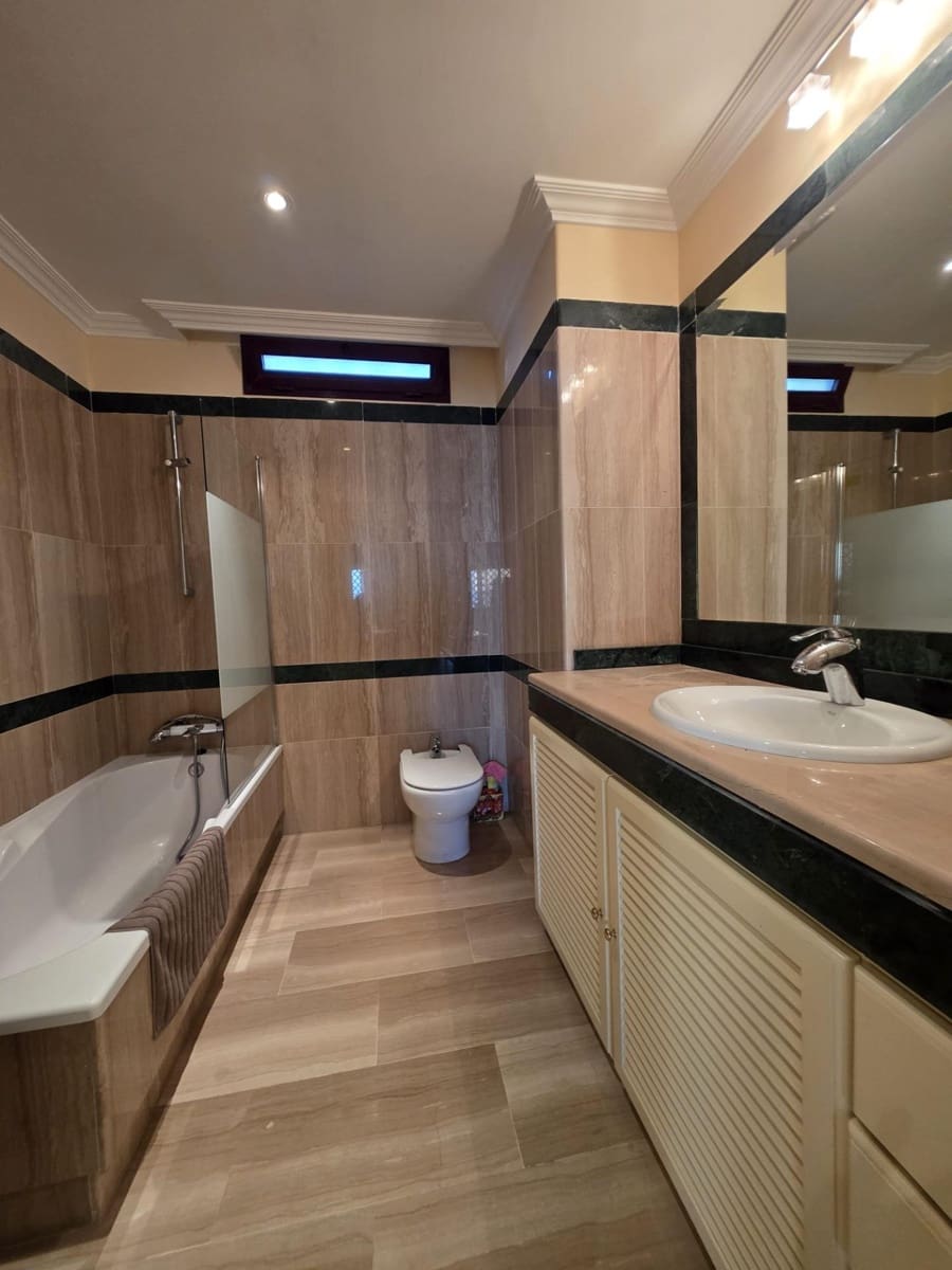 2 sovrum Lägenhet till salu i Torrequebrada med pool garage - 525 000 € (Ref: 9656917)