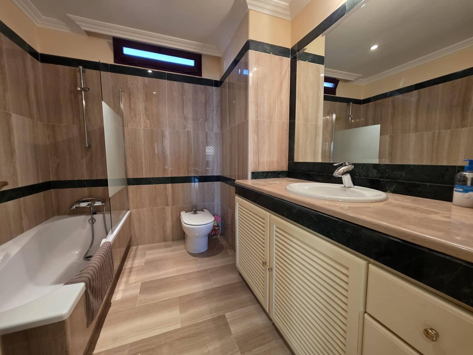 2 sovrum Lägenhet till salu i Torrequebrada med pool garage - 525 000 € (Ref: 9656917)