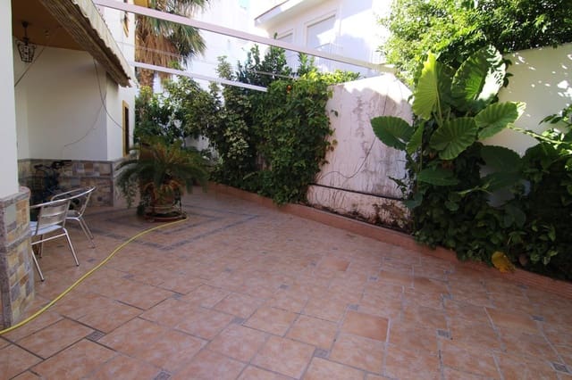 Chalet de 2 habitaciones en Torremolinos en venta con garaje - 635.000 € (Ref: 9656923)