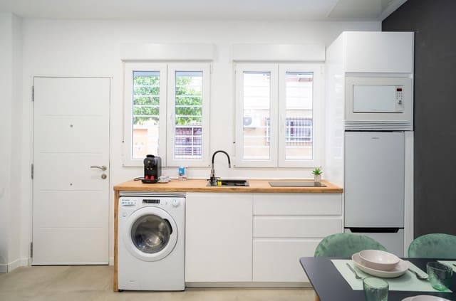 1 slaapkamer Flat te koop in Carretera de Cadiz, Málaga stad met zwembad - € 215.000 (Ref: 9659353)