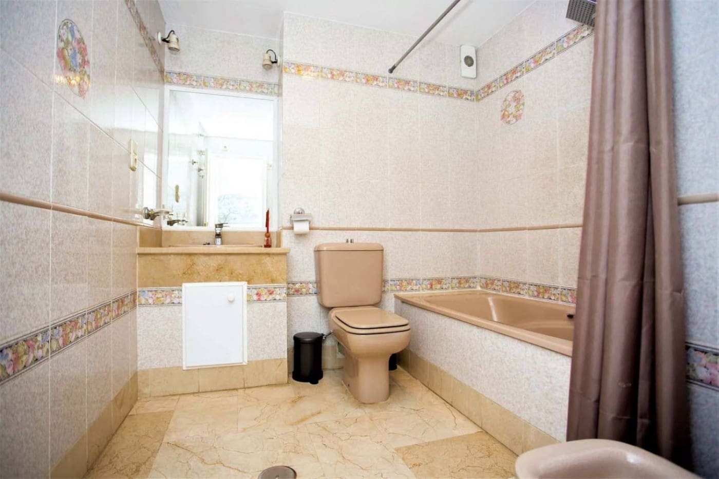 Piso de 2 habitaciones en Mijas Golf en venta con piscina - 285.000 € (Ref: 9659354)