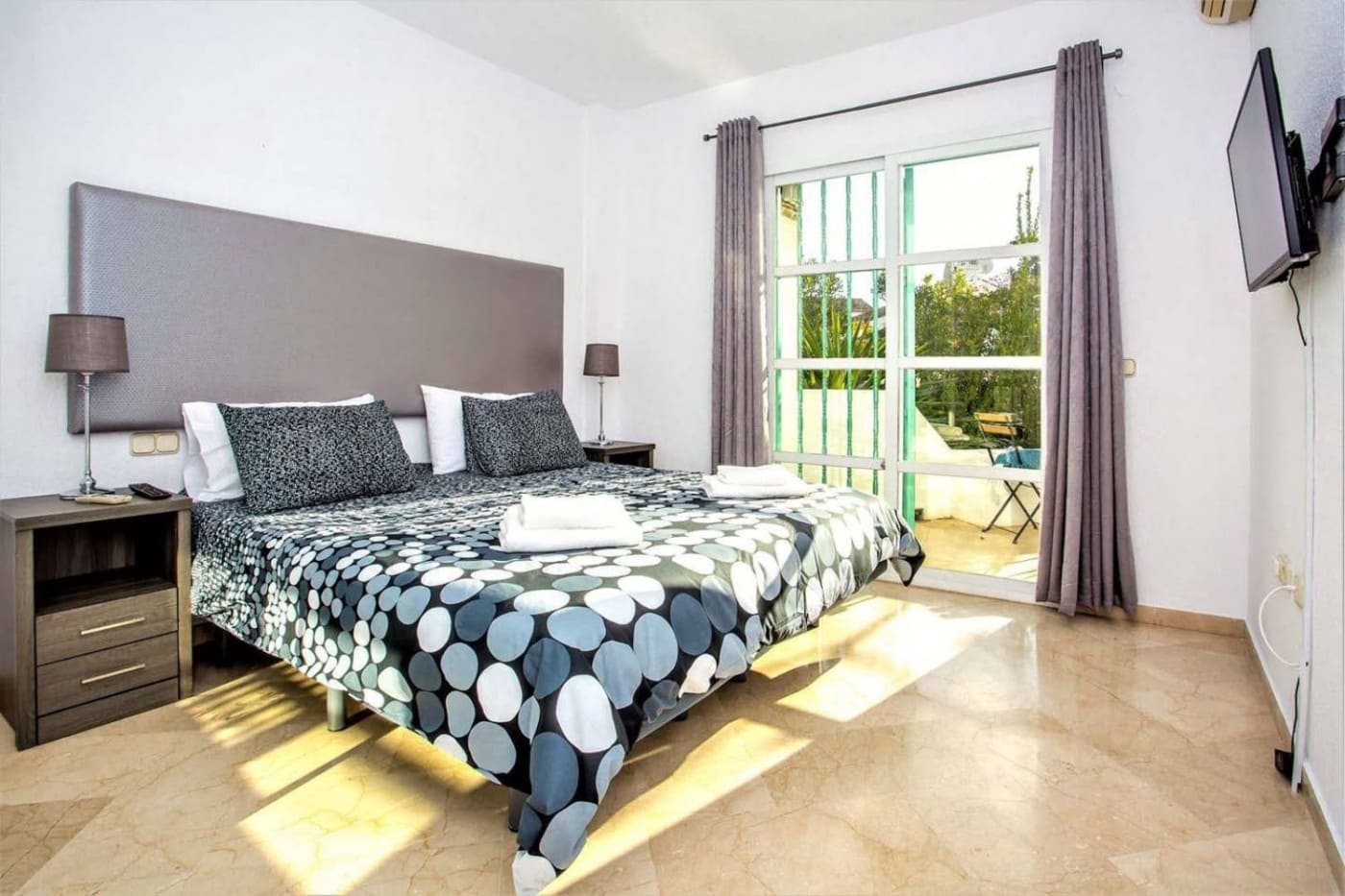 Piso de 2 habitaciones en Mijas Golf en venta con piscina - 285.000 € (Ref: 9659354)
