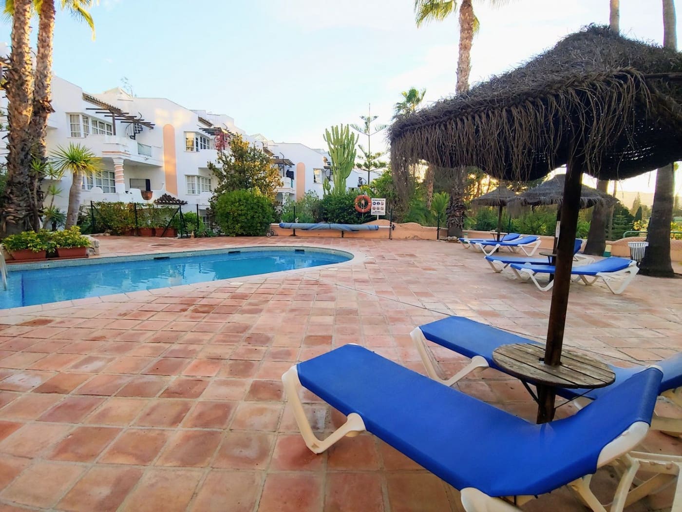 Piso de 2 habitaciones en Mijas Golf en venta con piscina - 285.000 € (Ref: 9659354)