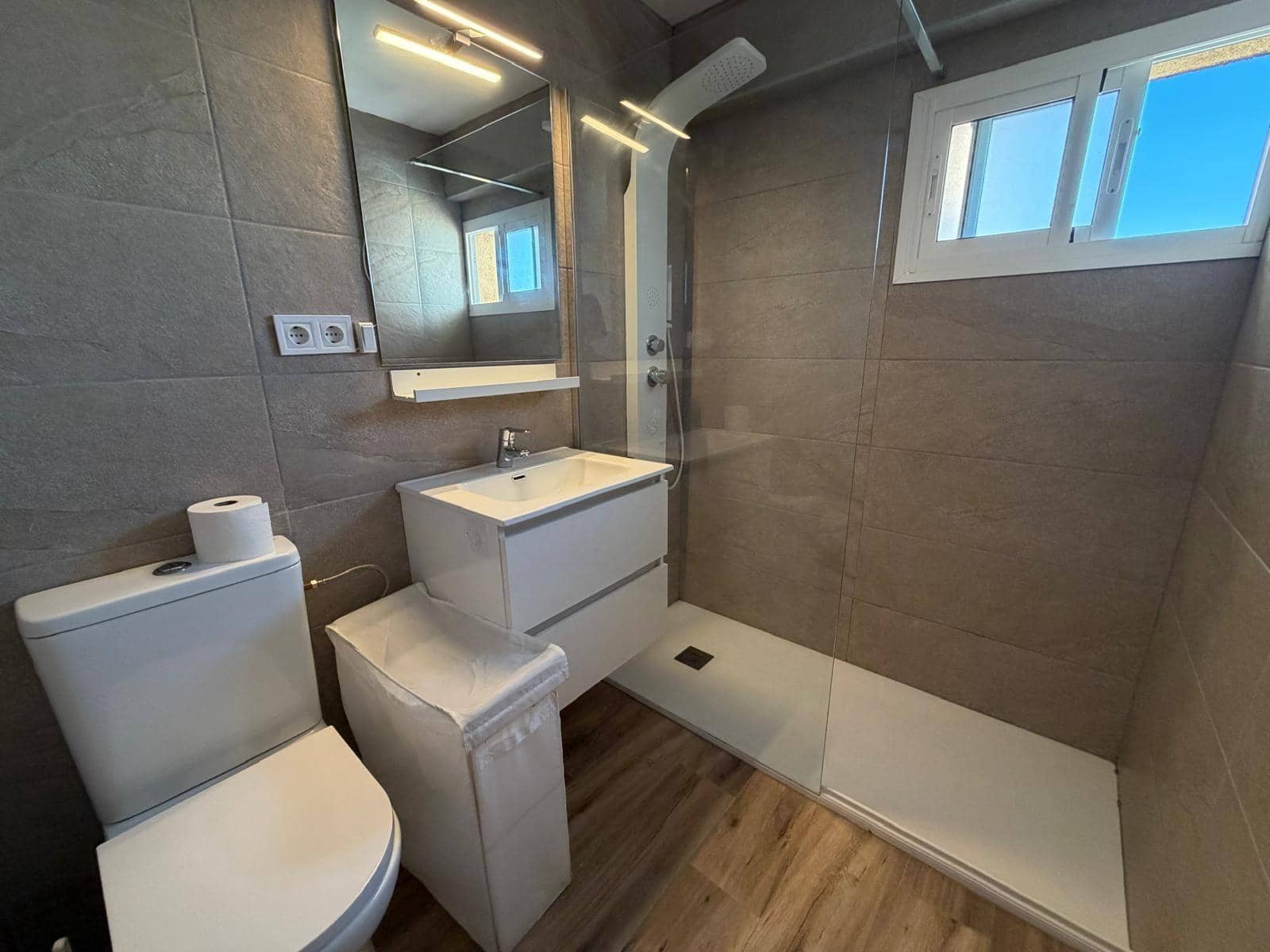 1 bedroom Apartment for sale in Benalmadena with pool - € 215,000 (Ref: 9711918)