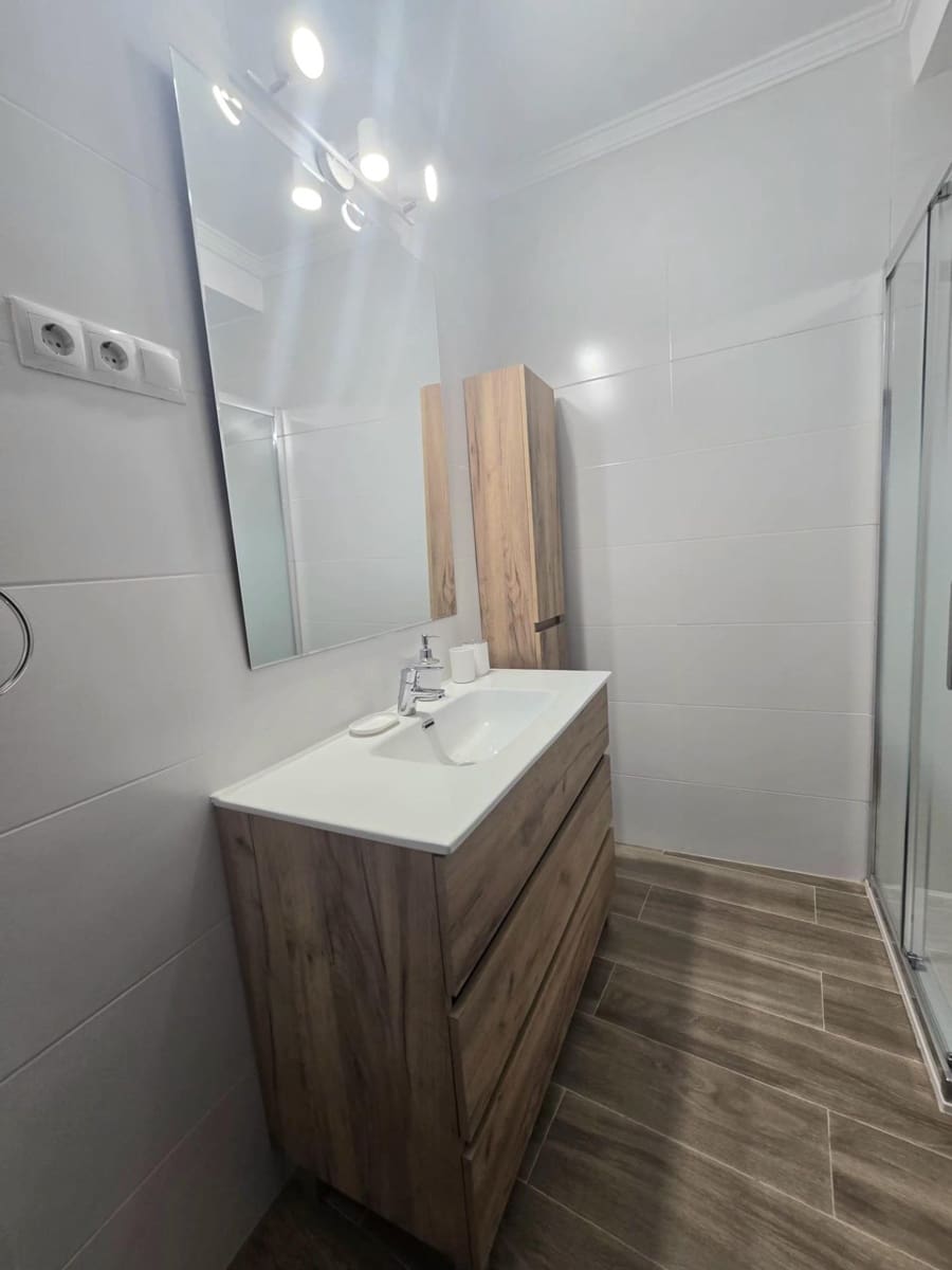 3 bedroom Flat for rent in Churriana with pool - € 1,100 (Ref: 9711920)