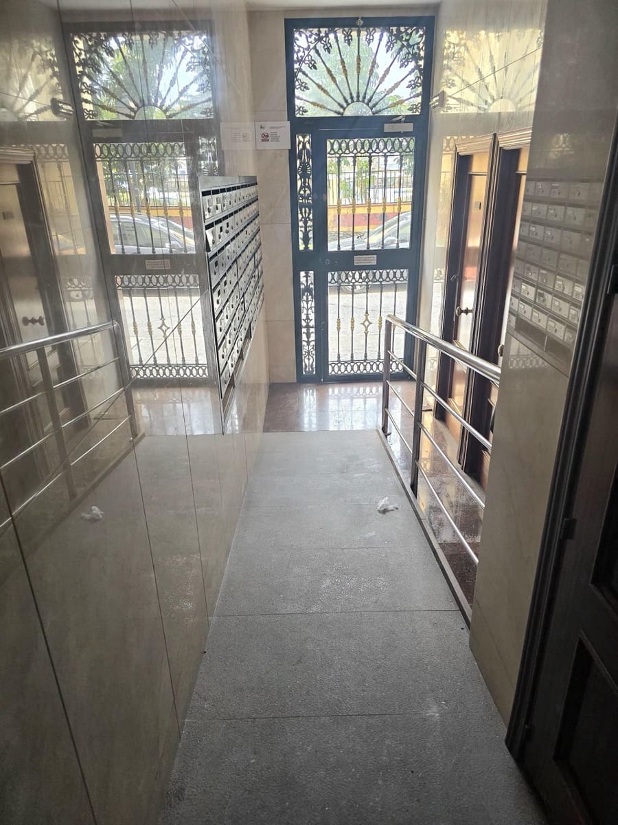 3 bedroom Flat for rent in Churriana with pool - € 1,100 (Ref: 9711920)