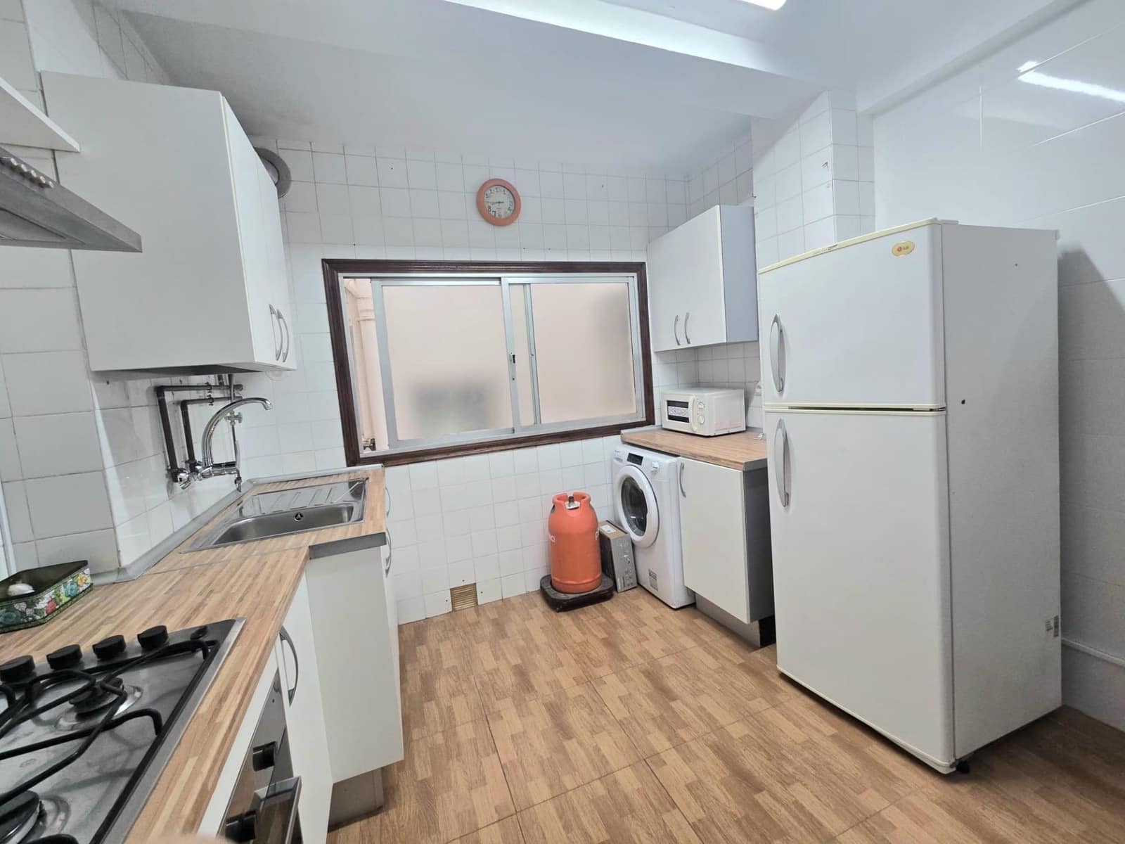 3 bedroom Flat for rent in Churriana with pool - € 1,100 (Ref: 9711920)