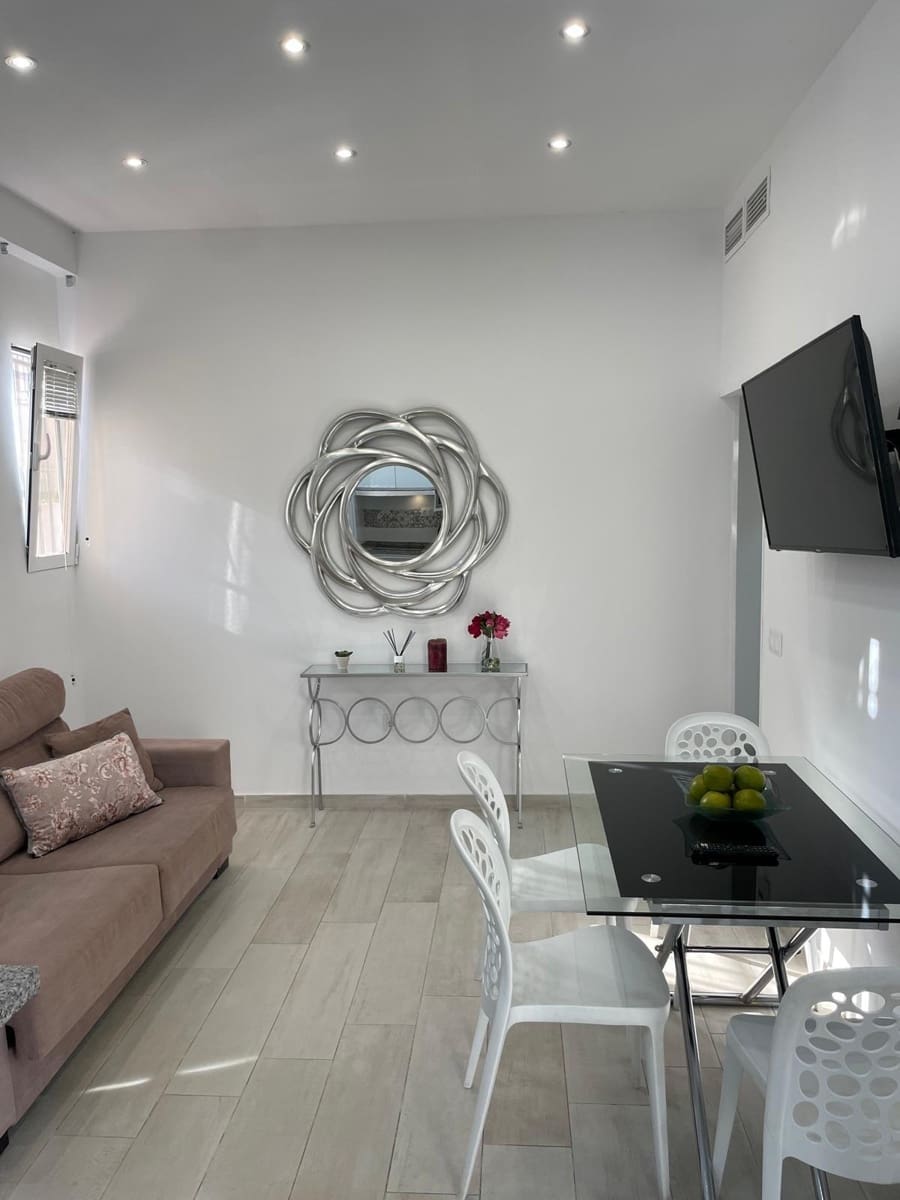 2 bedroom Apartment for sale in Torremolinos with pool - € 325,000 (Ref: 9721625)