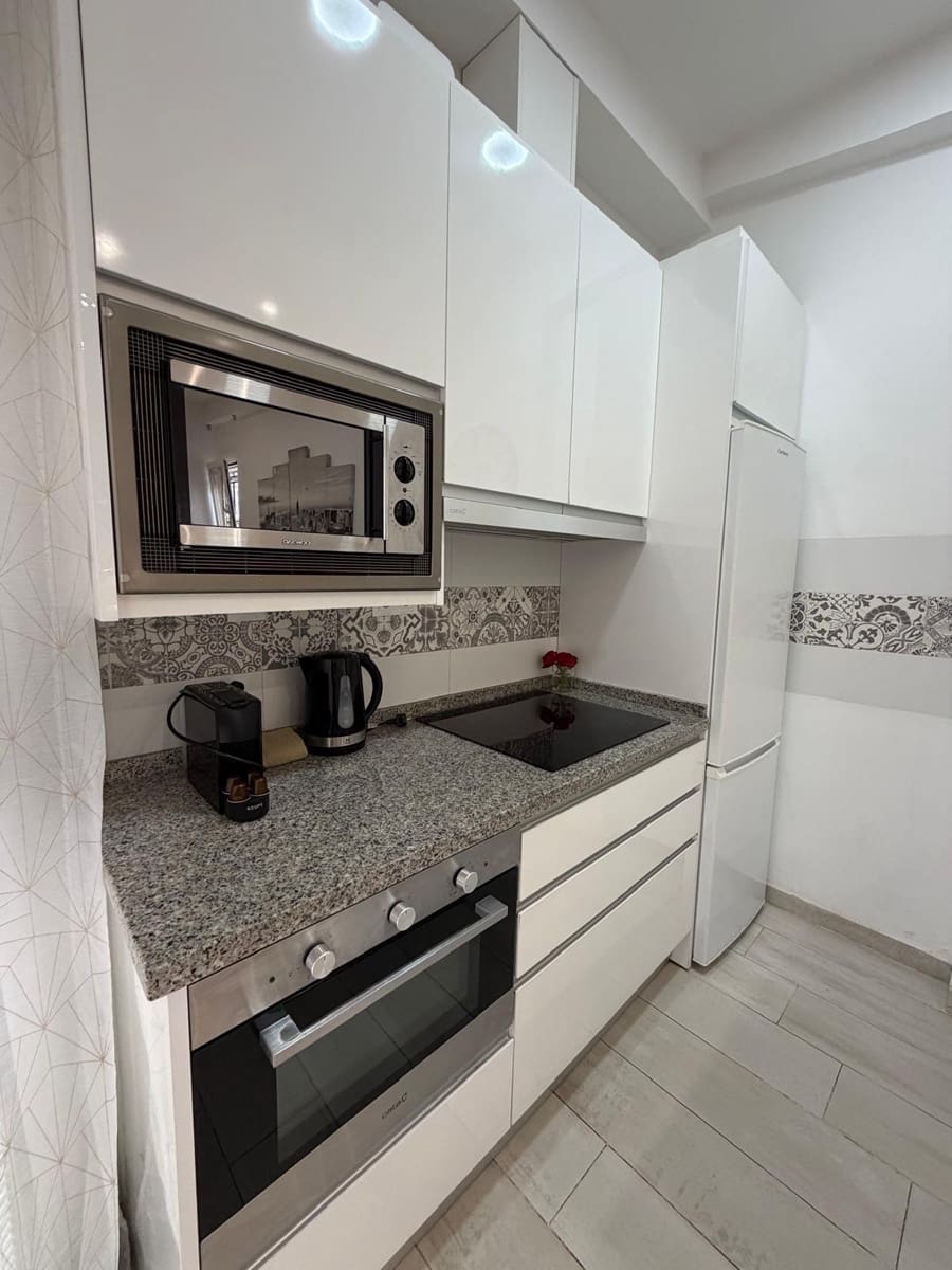 2 bedroom Apartment for sale in Torremolinos with pool - € 325,000 (Ref: 9721625)