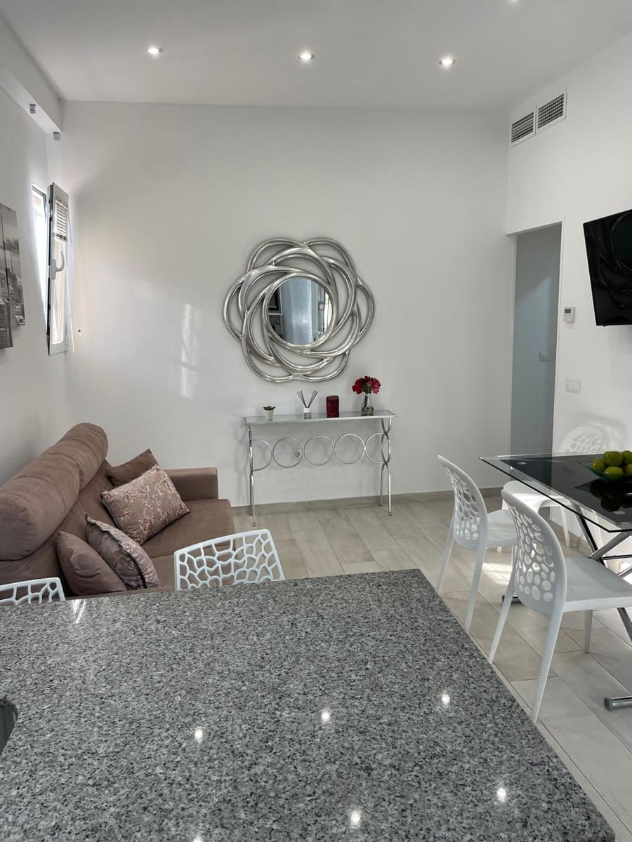 2 bedroom Apartment for sale in Torremolinos with pool - € 325,000 (Ref: 9721625)