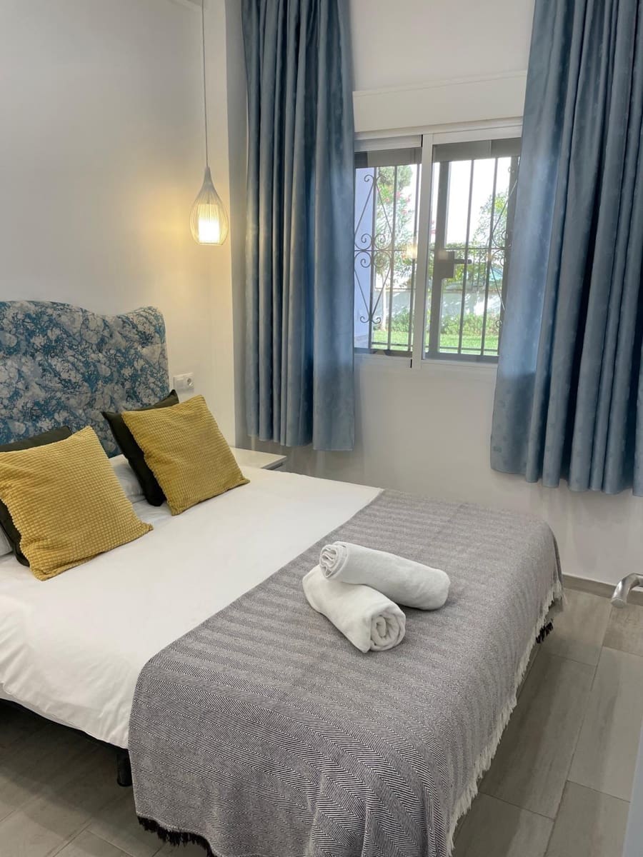 2 bedroom Apartment for sale in Torremolinos with pool - € 325,000 (Ref: 9721625)