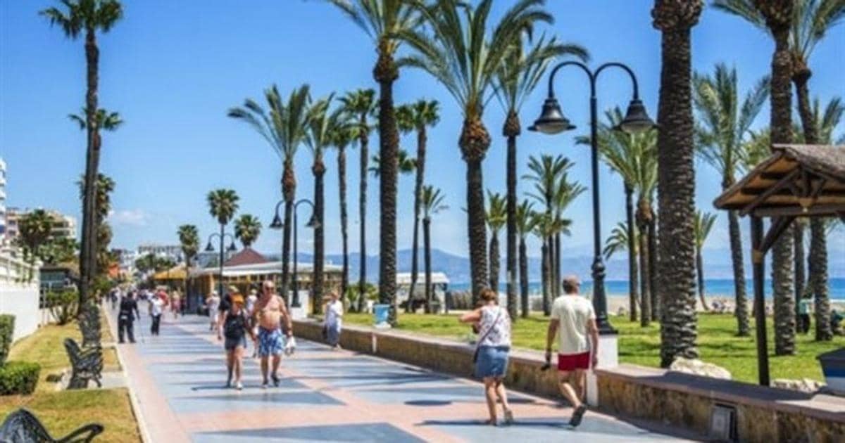 2 bedroom Apartment for sale in Torremolinos with pool - € 325,000 (Ref: 9721625)