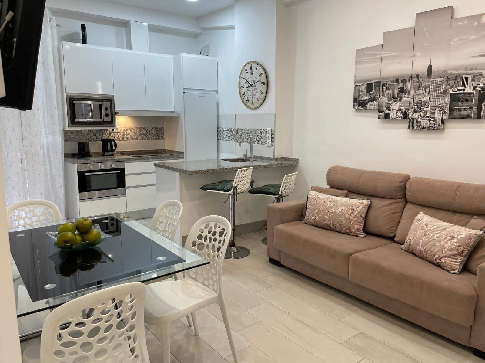 2 bedroom Apartment for sale in Torremolinos with pool - € 325,000 (Ref: 9721625)