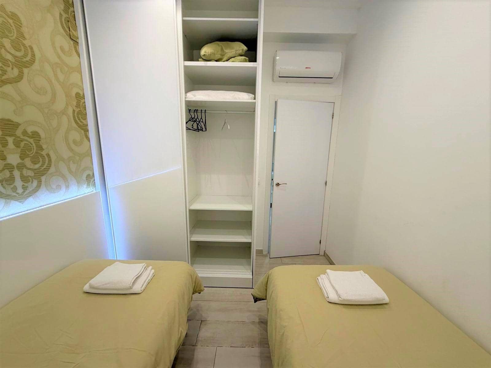 2 bedroom Apartment for sale in Torremolinos with pool - € 325,000 (Ref: 9721625)