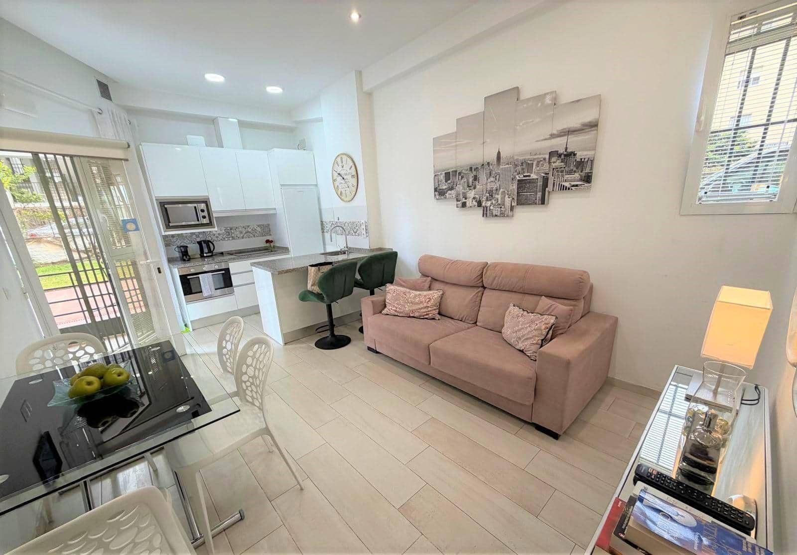 2 bedroom Apartment for sale in Torremolinos with pool - € 325,000 (Ref: 9721625)