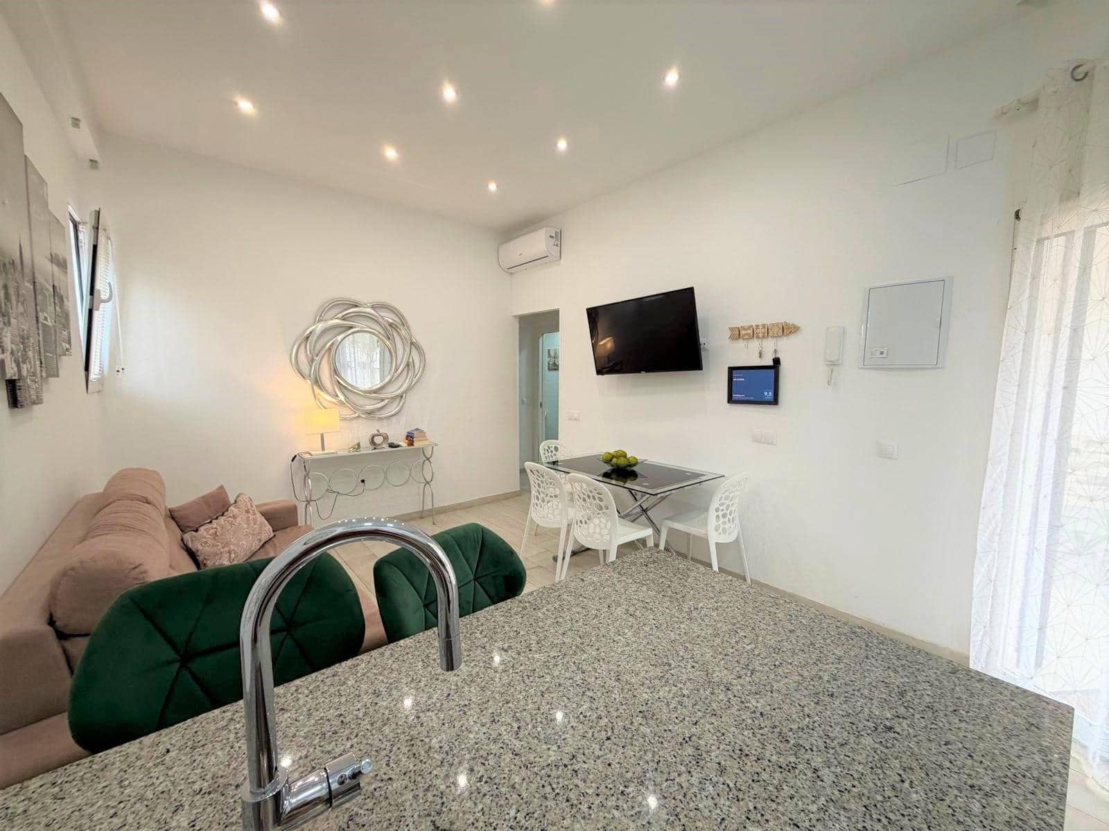 2 bedroom Apartment for sale in Torremolinos with pool - € 325,000 (Ref: 9721625)