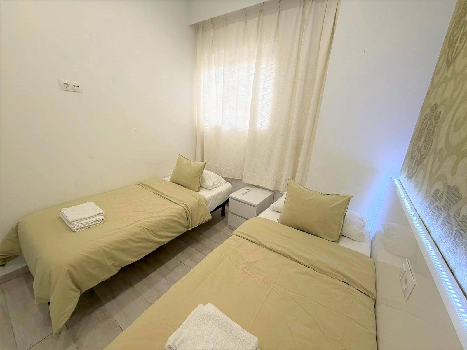 2 bedroom Apartment for sale in Torremolinos with pool - € 325,000 (Ref: 9721625)