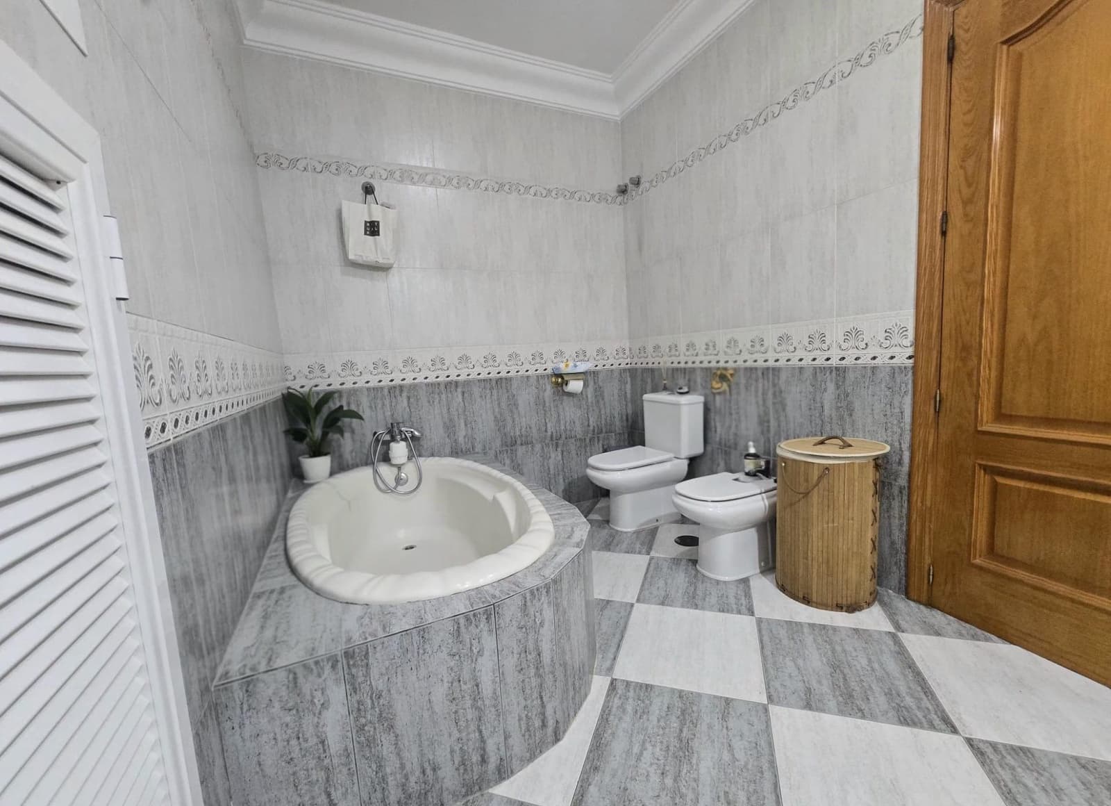 Casa de 3 habitaciones en Campanillas en venta - 239.000 € (Ref: 9738488)