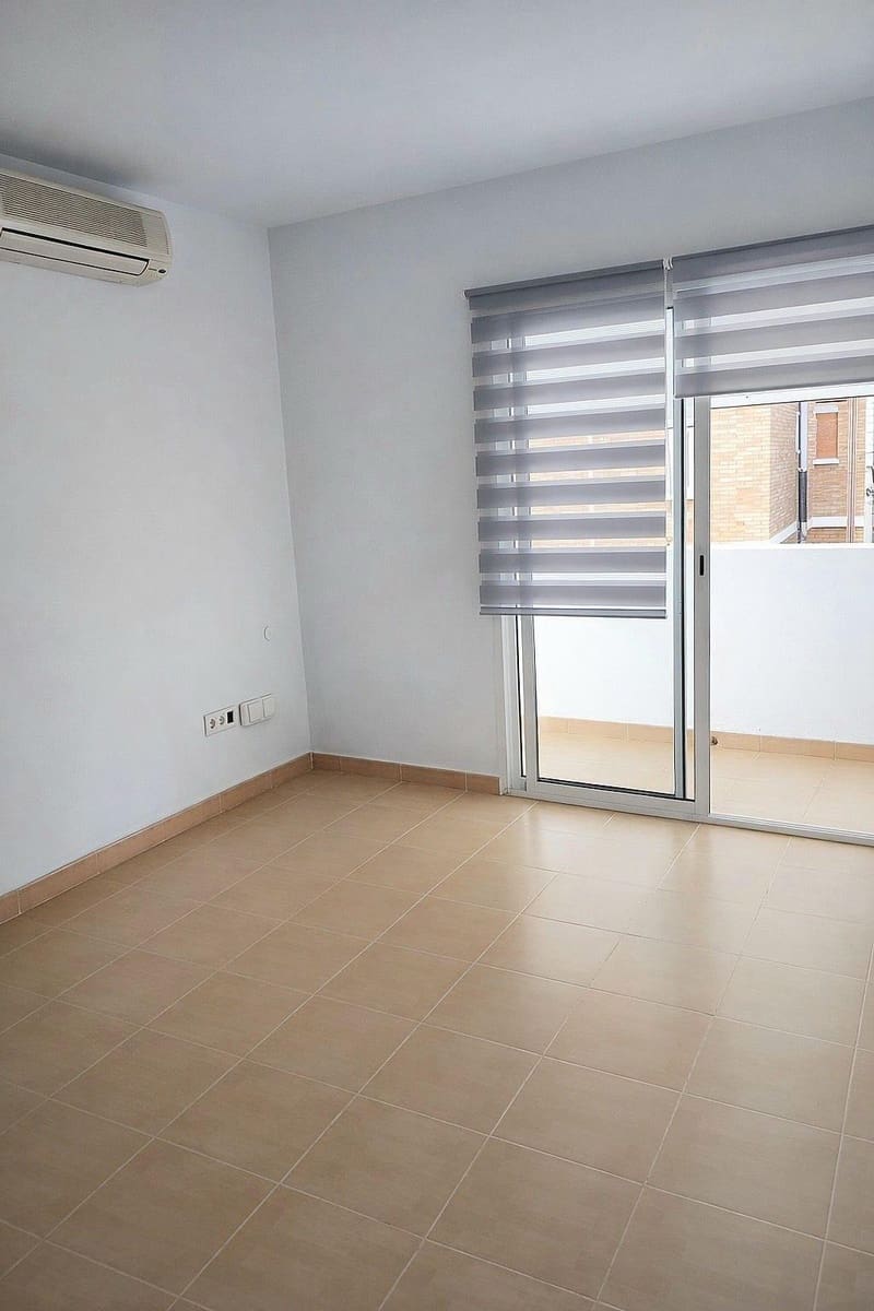 Piso de 3 habitaciones en Málaga ciudad en venta - 265.000 € (Ref: 9751936)