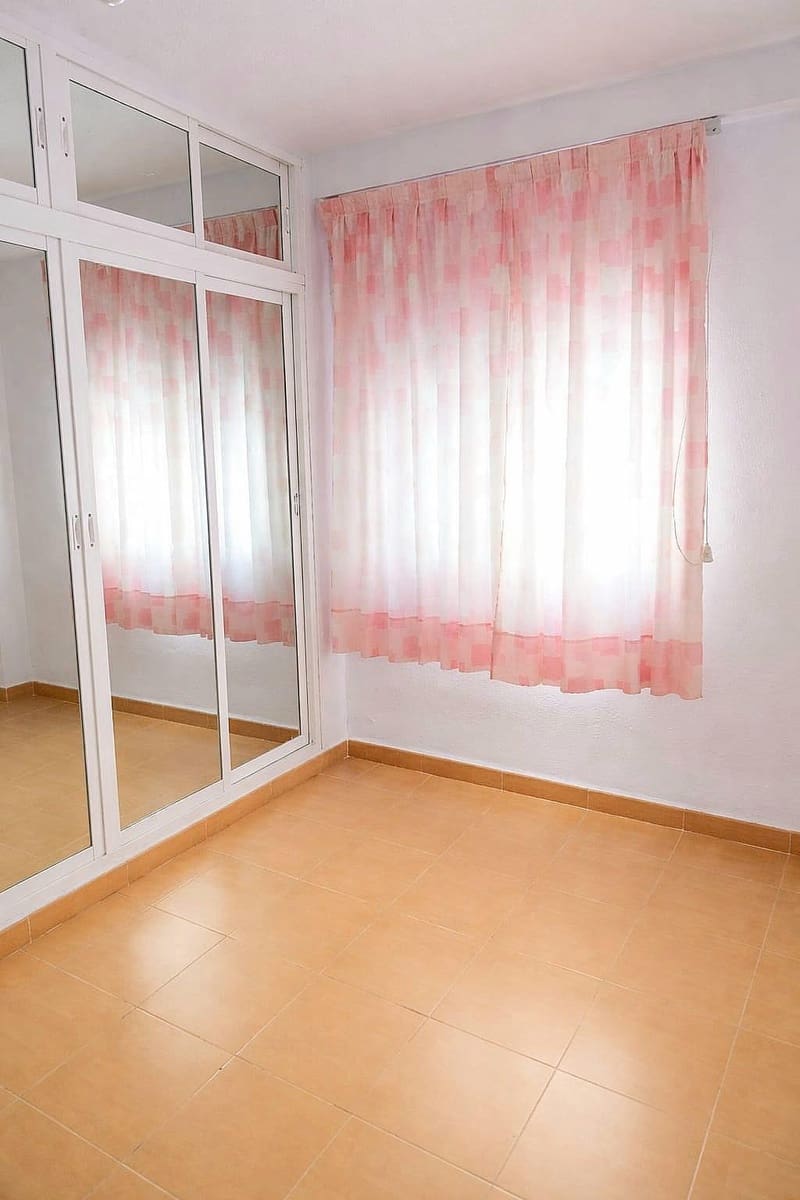 Piso de 3 habitaciones en Málaga ciudad en venta - 265.000 € (Ref: 9751936)