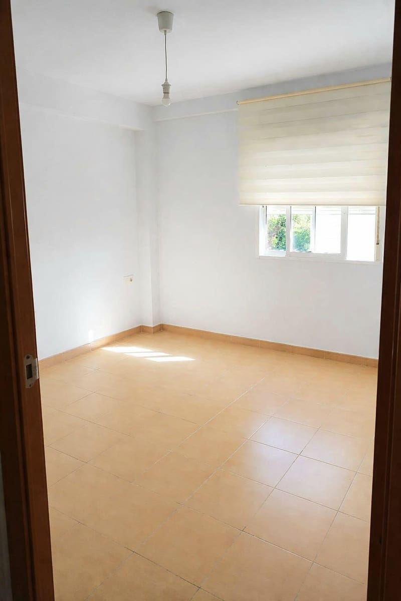 Piso de 3 habitaciones en Málaga ciudad en venta - 265.000 € (Ref: 9751936)