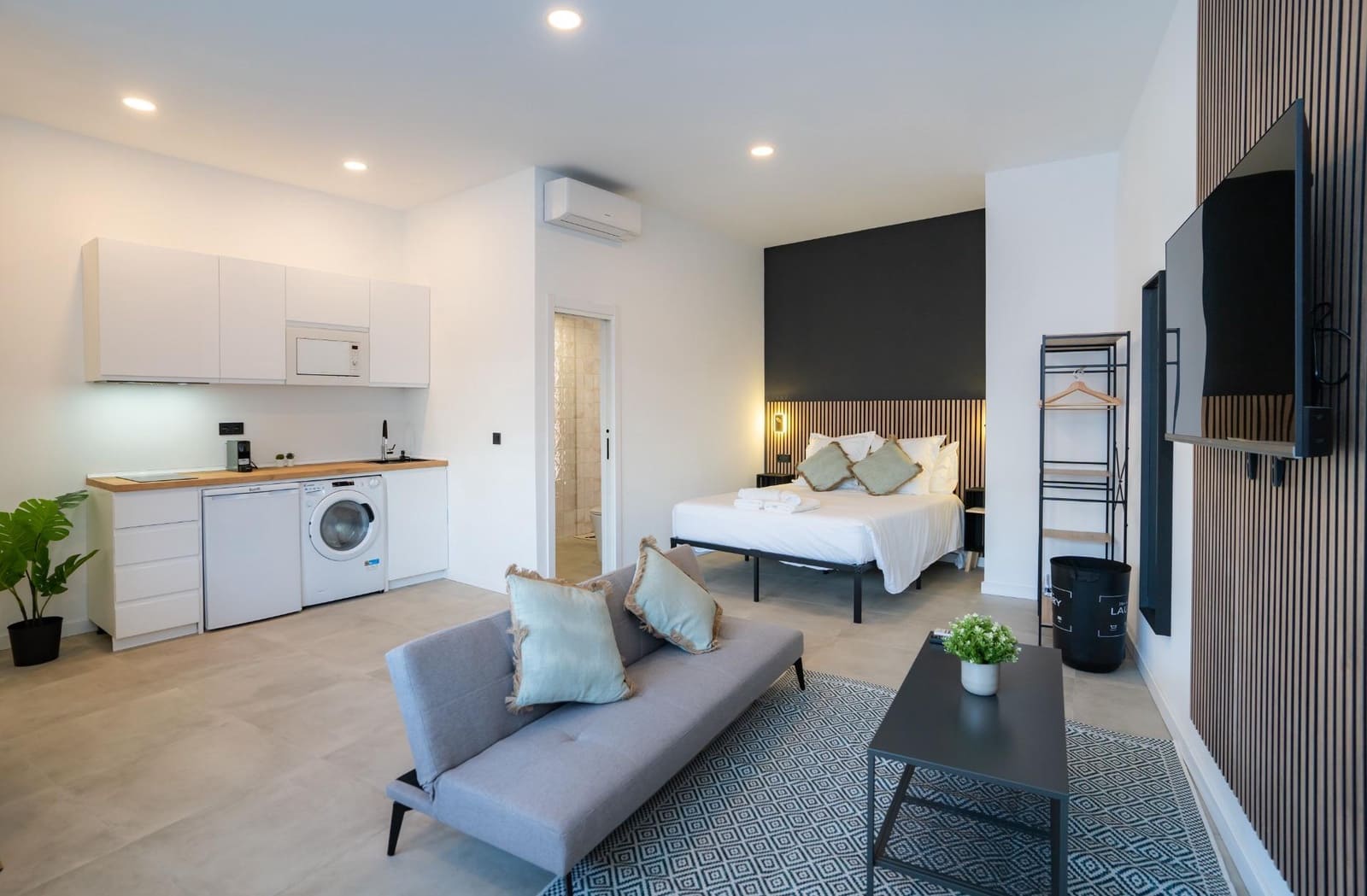 1 soverom Leilighet til salgs i Malaga by med svømmebasseng - € 198 000 (Ref: 9788349)