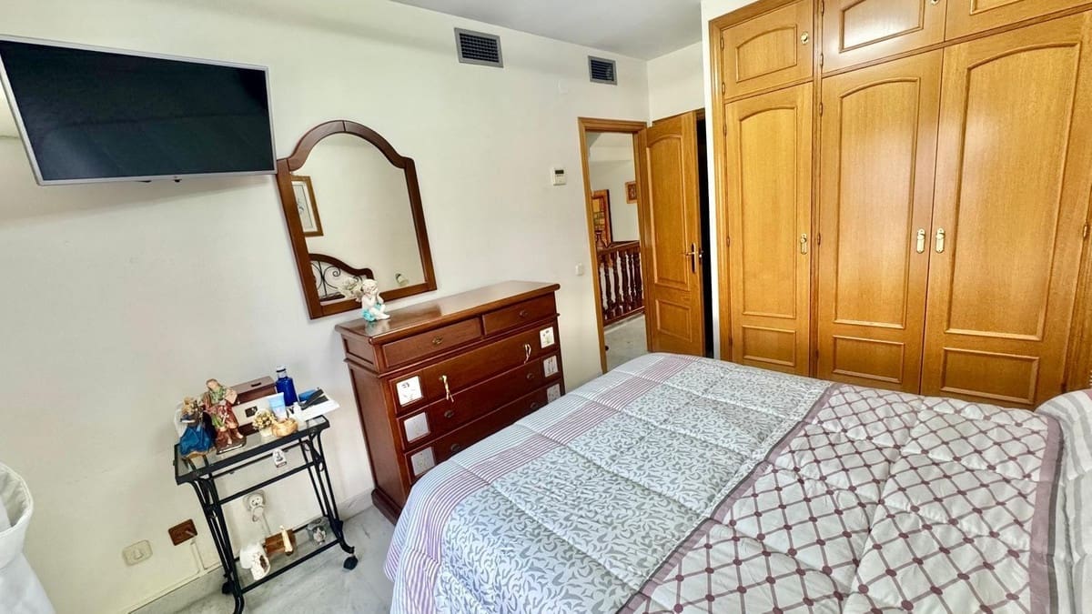 3 soverom Rekkehus til salgs i Torremolinos med garasje - € 570 000 (Ref: 9799172)