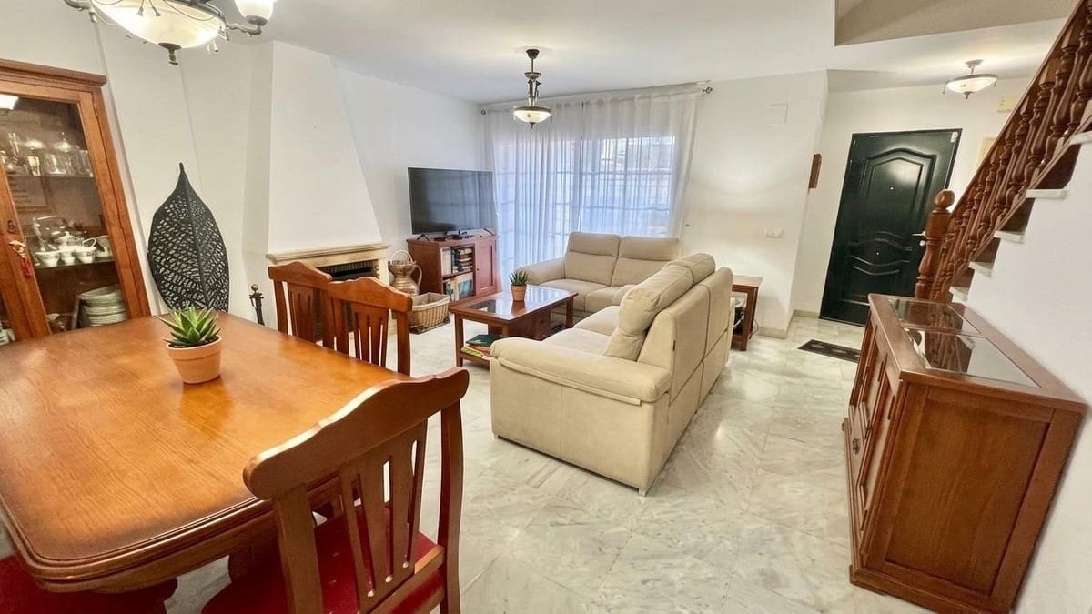 3 soverom Rekkehus til salgs i Torremolinos med garasje - € 570 000 (Ref: 9799172)