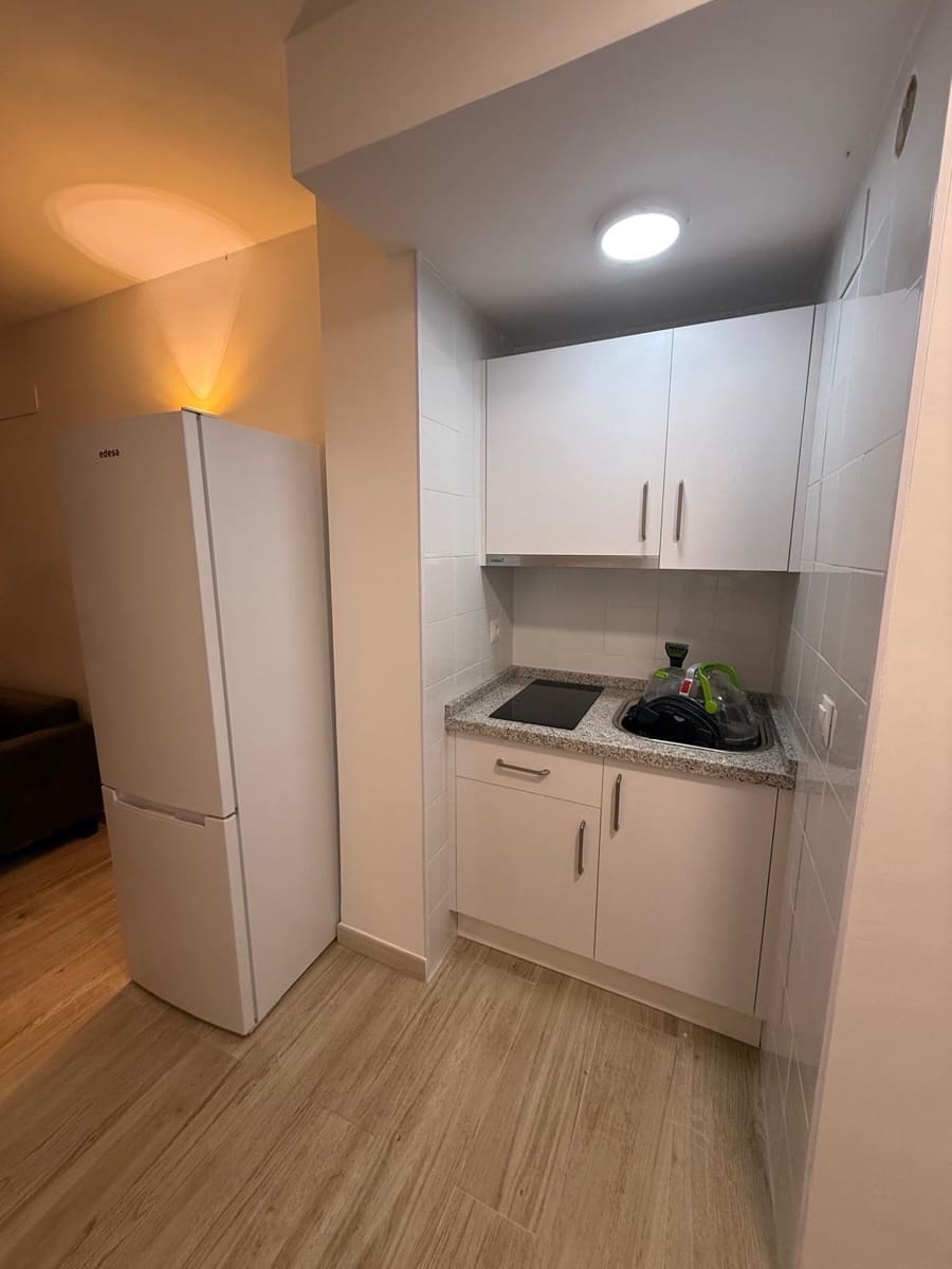 Yksiö vuokrattavana paikassa Torremolinos mukana uima-altaan - 780 € (Ref: 9801301)