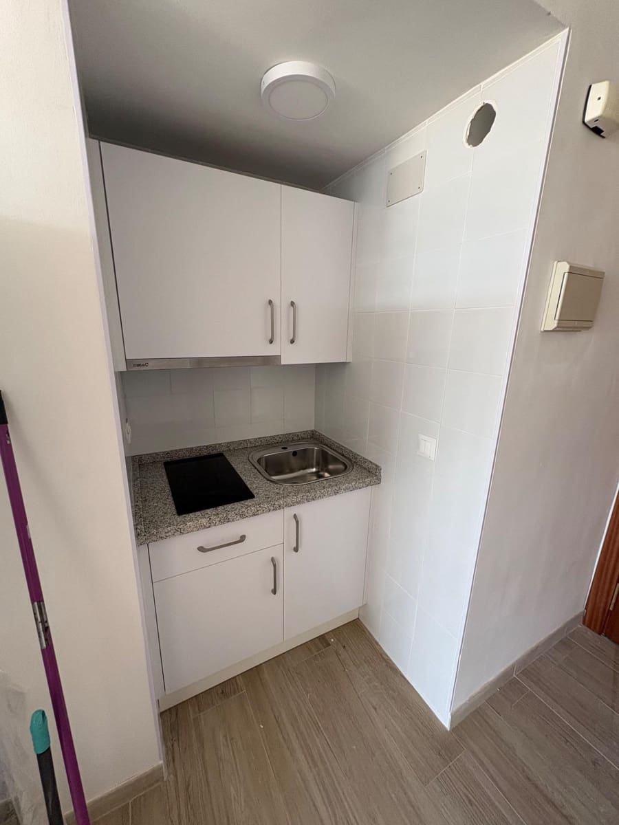 Yksiö vuokrattavana paikassa Torremolinos mukana uima-altaan - 780 € (Ref: 9801301)