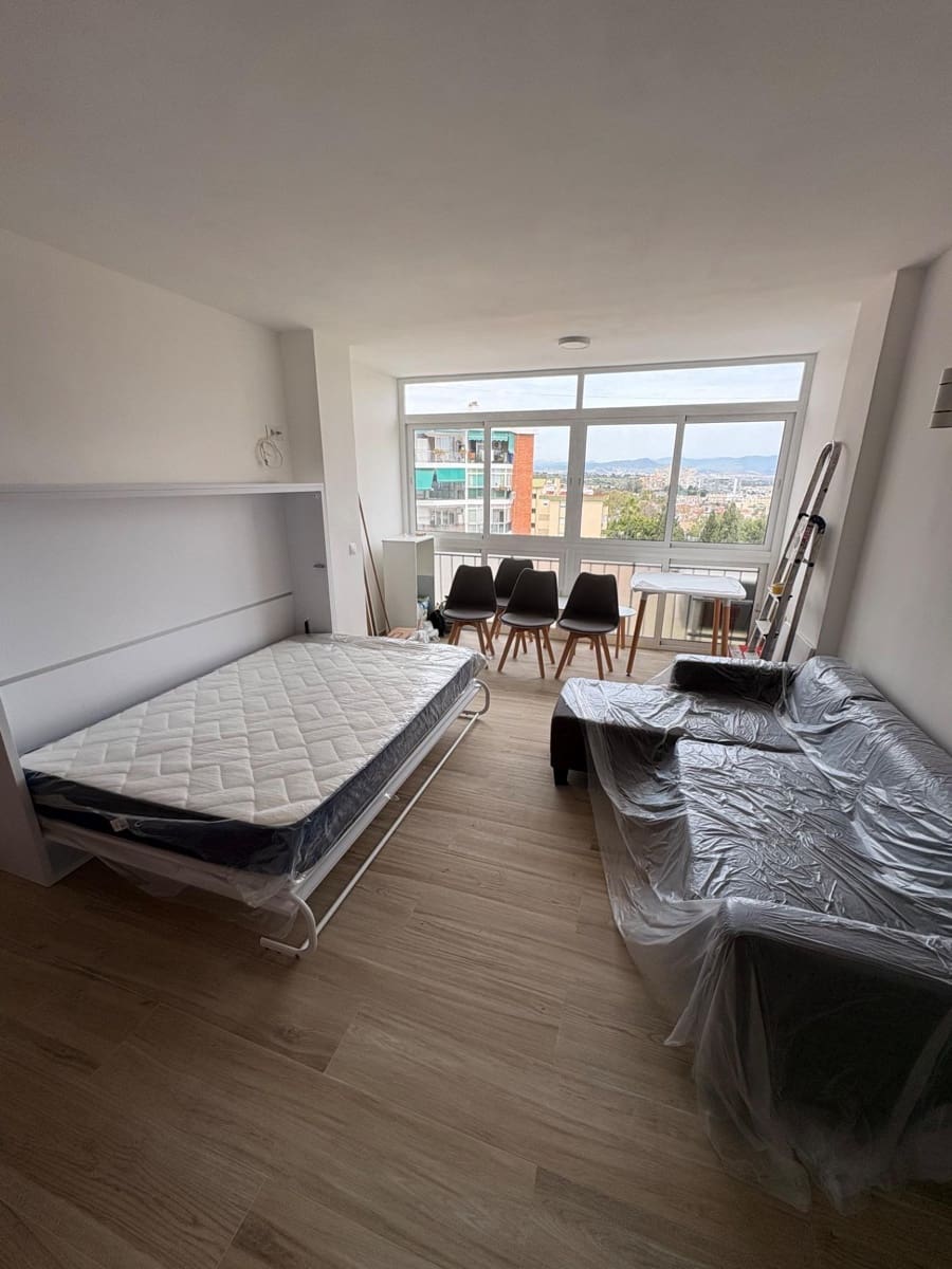 Yksiö vuokrattavana paikassa Torremolinos mukana uima-altaan - 780 € (Ref: 9801301)