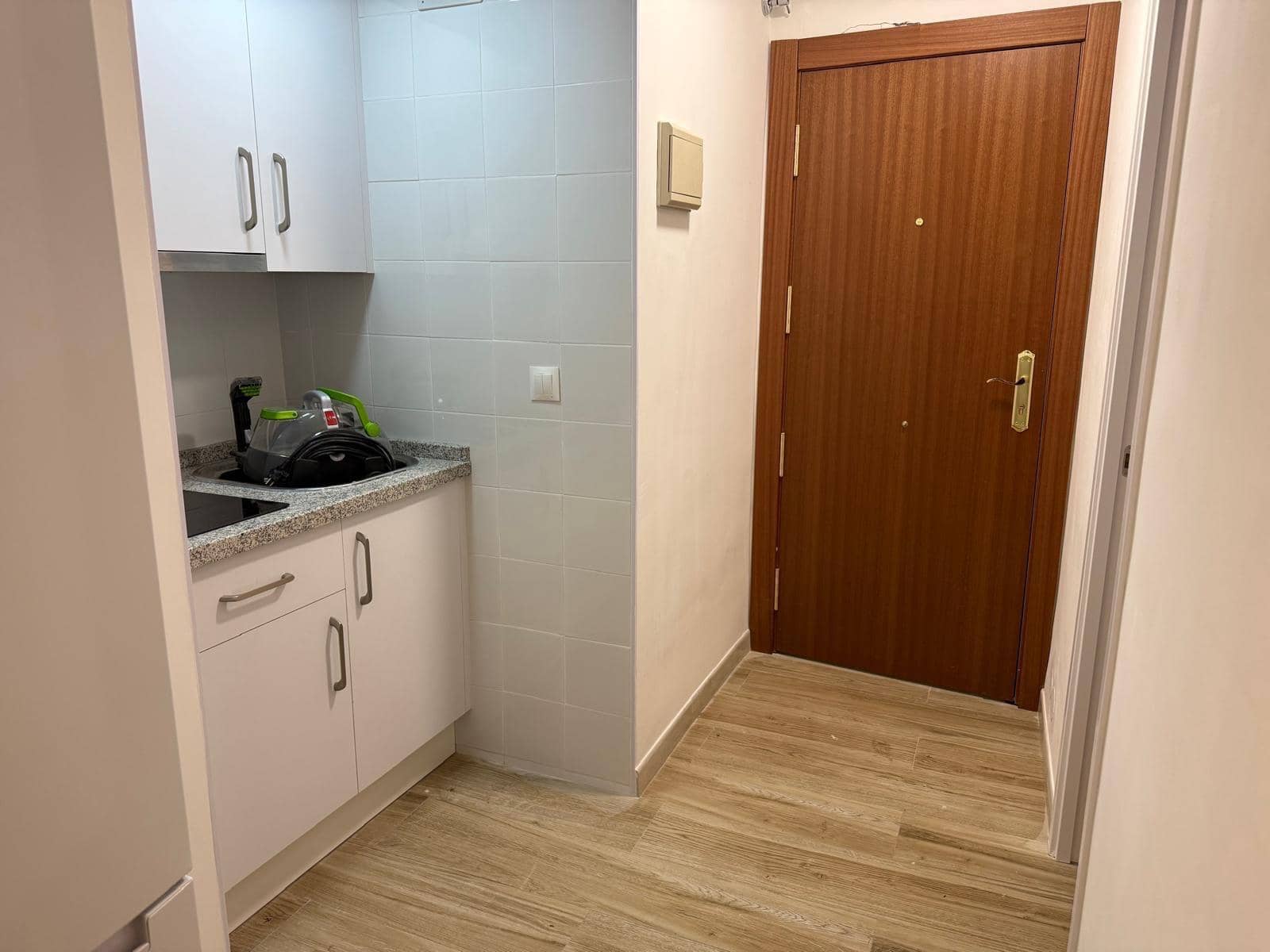 Yksiö vuokrattavana paikassa Torremolinos mukana uima-altaan - 780 € (Ref: 9801301)