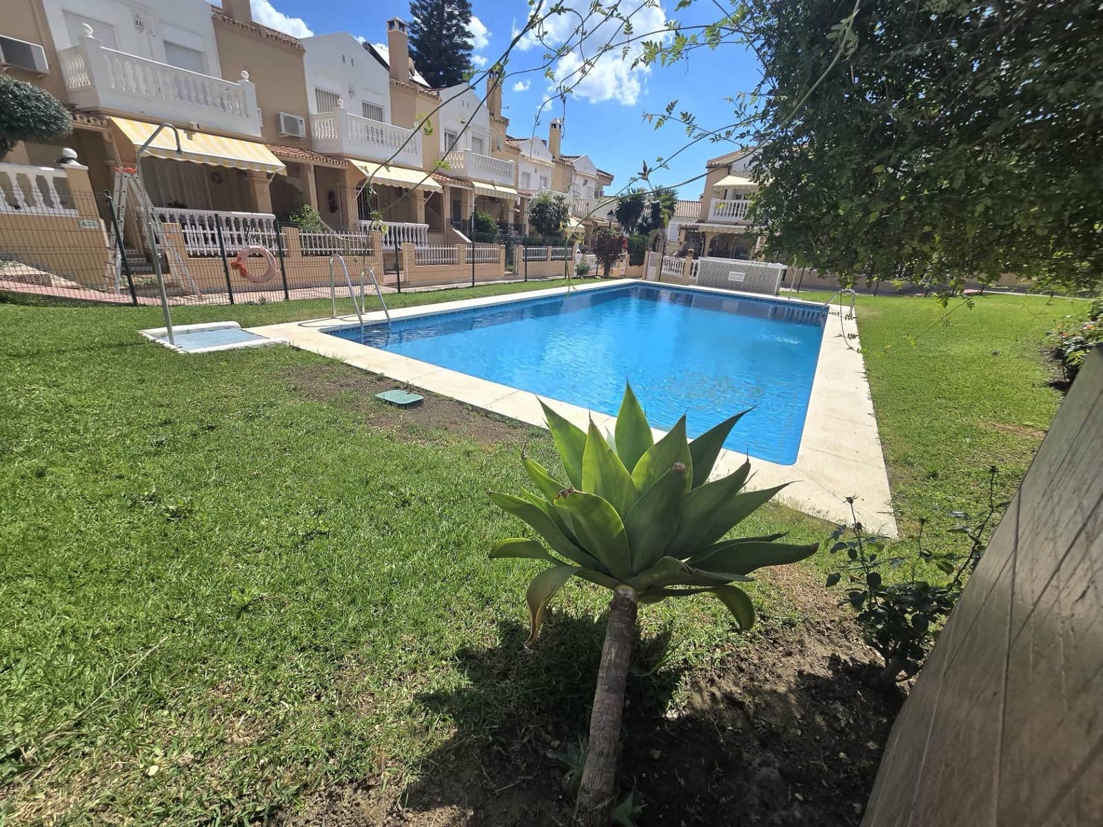4 sypialnia Dom szeregowy na sprzedaż w Torremolinos z basenem garażem - 550 000 € (Ref: 9815816)