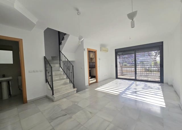 4 quarto Moradia em Banda para venda em Benalmádena com garagem - 440 000 € (Ref: 9839171)