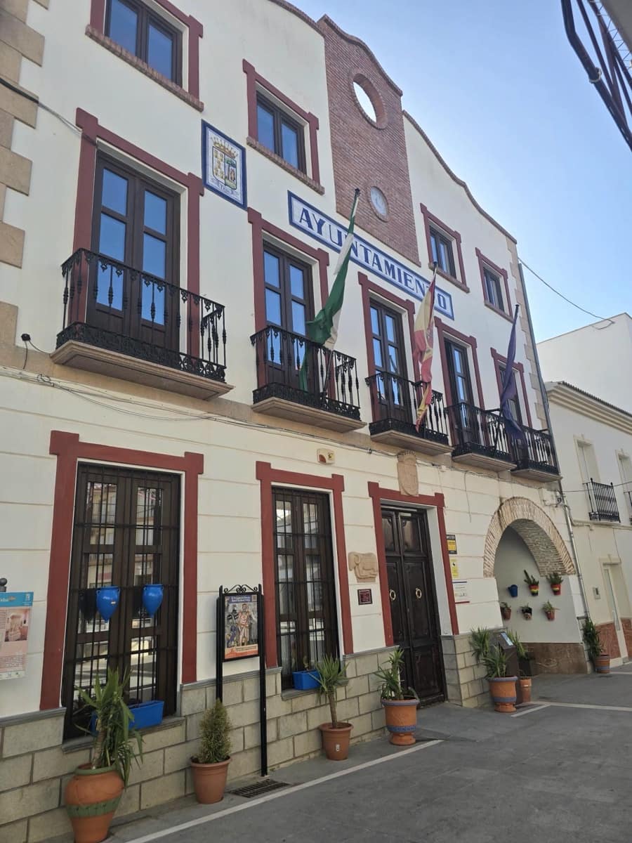 5 bedroom Townhouse for sale in Teba with garage - € 126,000 (Ref: 9865137)