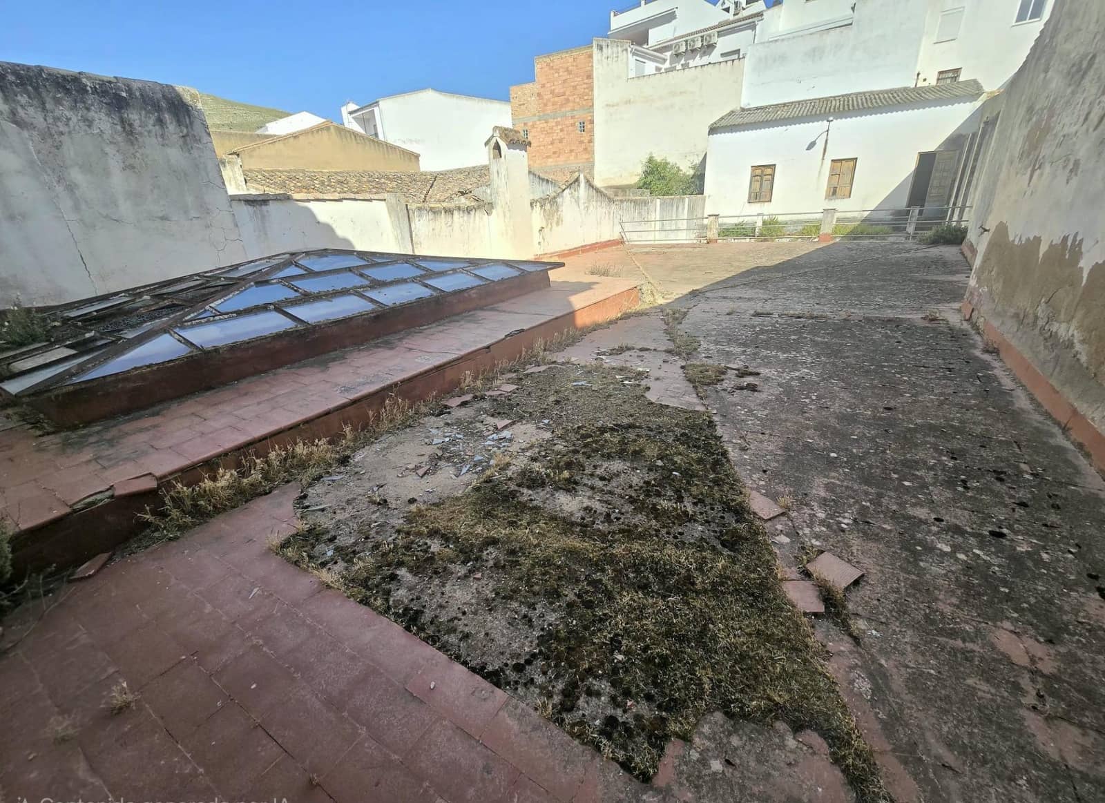 5 bedroom Townhouse for sale in Teba with garage - € 126,000 (Ref: 9865137)