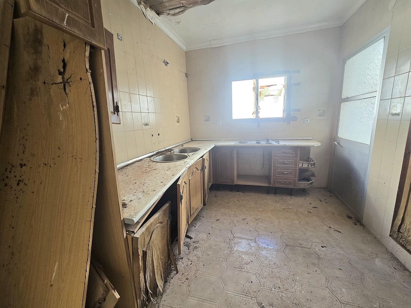 5 bedroom Townhouse for sale in Teba with garage - € 126,000 (Ref: 9865137)