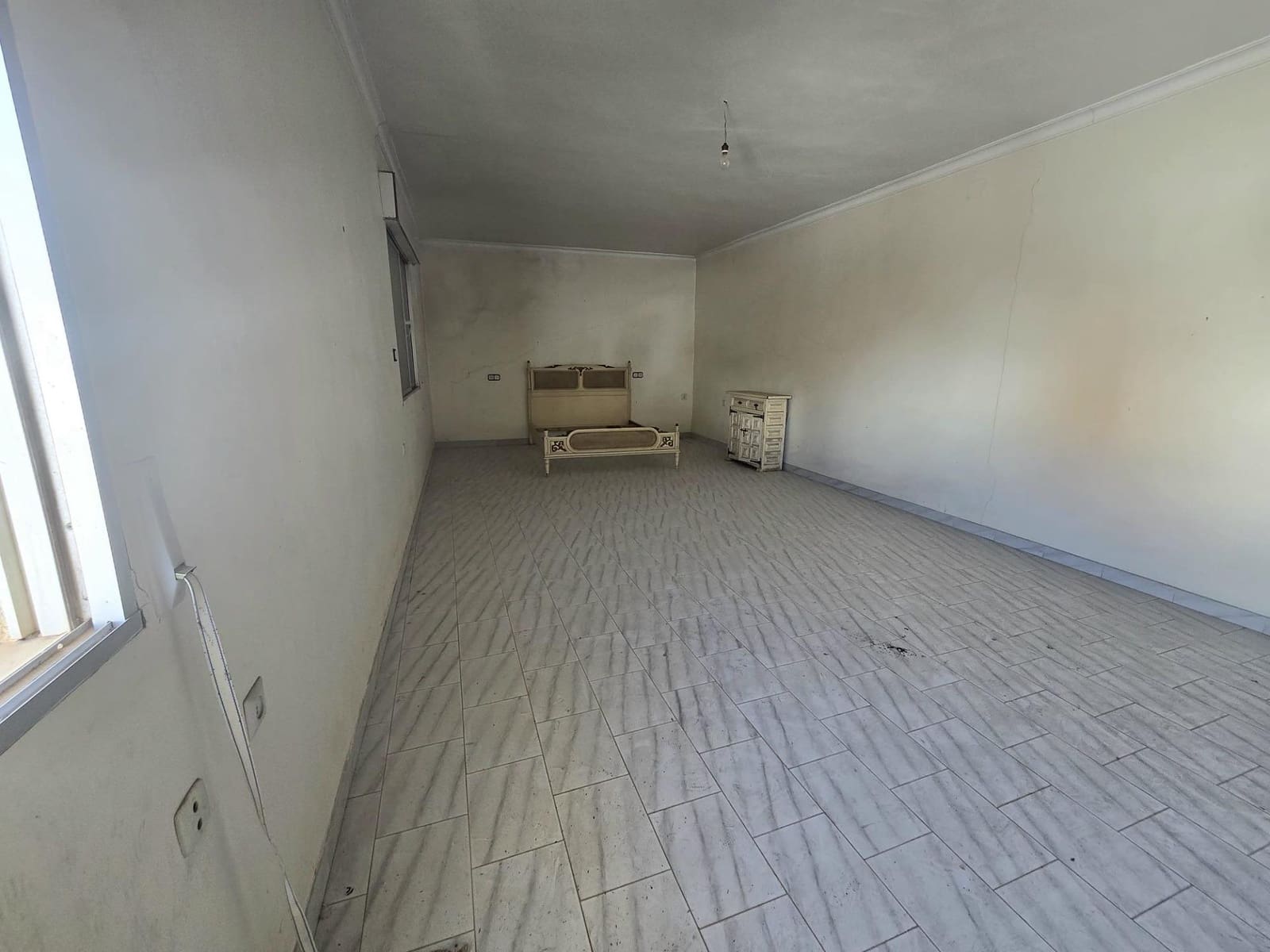 5 bedroom Townhouse for sale in Teba with garage - € 126,000 (Ref: 9865137)