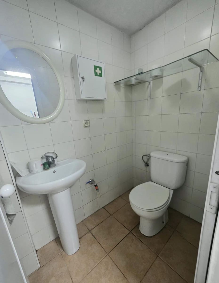 Local Comercial en Marbella en venta - 480.000 € (Ref: 9868536)