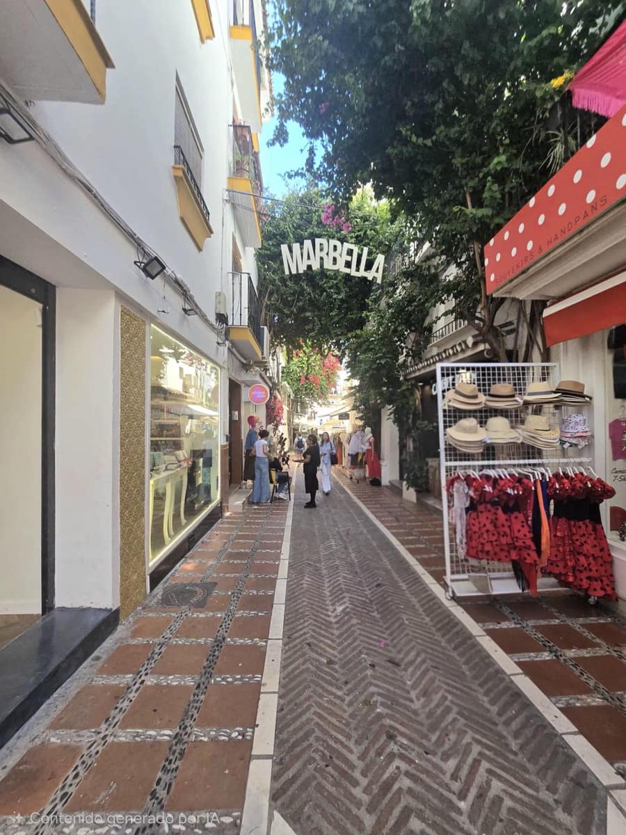 Local Comercial en Marbella en venta - 480.000 € (Ref: 9868536)