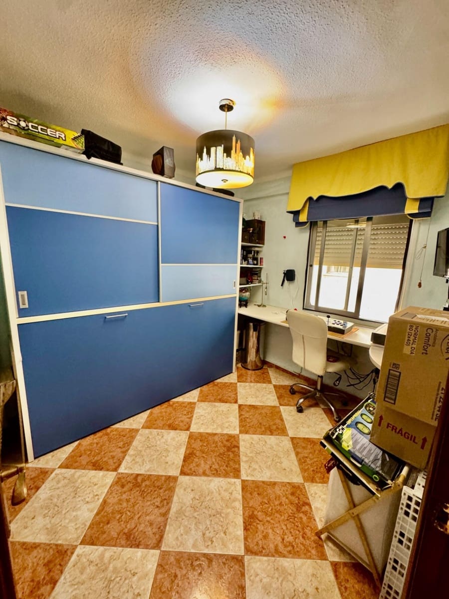 3 slaapkamer Flat te koop in Malaga stad - € 249.000 (Ref: 9873434)