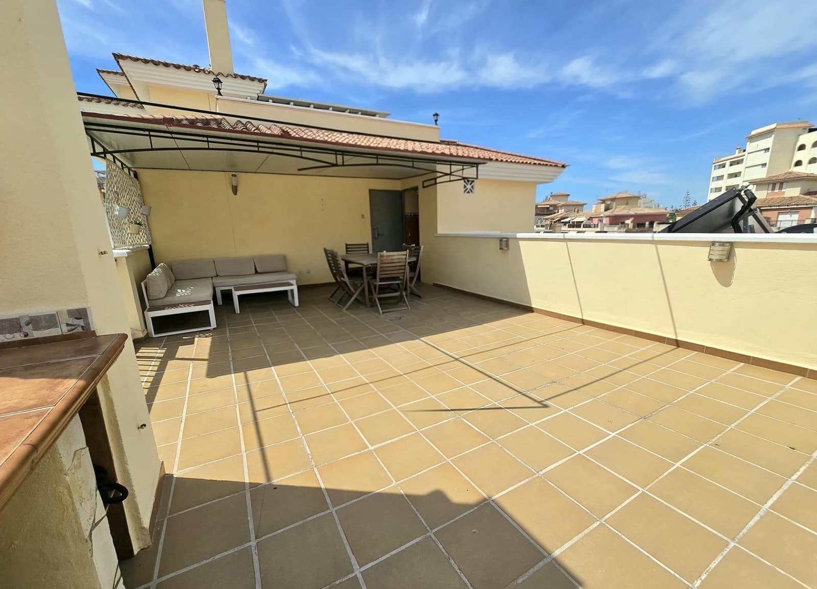 2 soveværelse Lejlighed til salg i Torrequebrada med swimmingpool garage - € 375.000 (Ref: 9876350)