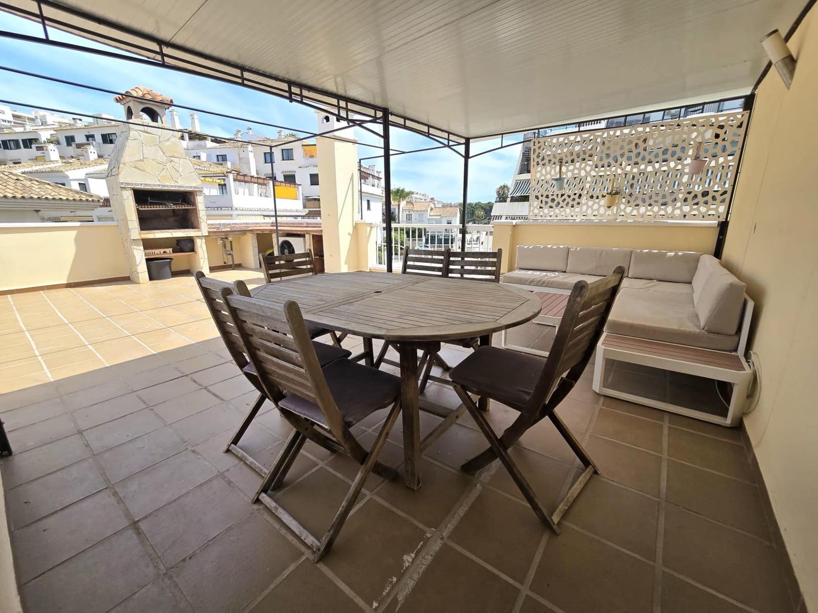 2 bedroom Flat for sale in Torrequebrada with pool garage - € 375,000 (Ref: 9876350)