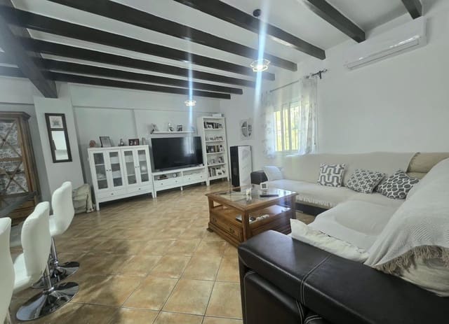 4 bedroom Villa for sale in Almogía with garage - € 450,000 (Ref: 9893801)