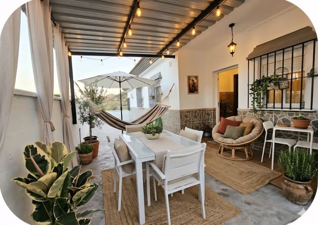 4 bedroom Villa for sale in Almogía with garage - € 450,000 (Ref: 9893801)
