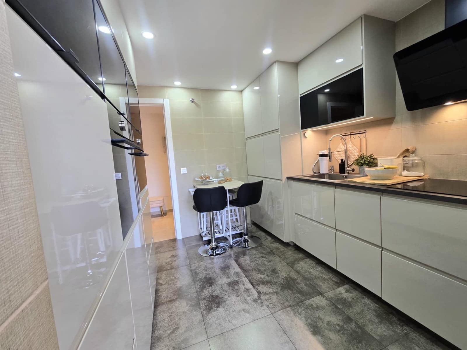 3 bedroom Flat for sale in Sitio de Calahonda with pool garage - € 429,000 (Ref: 9927349)