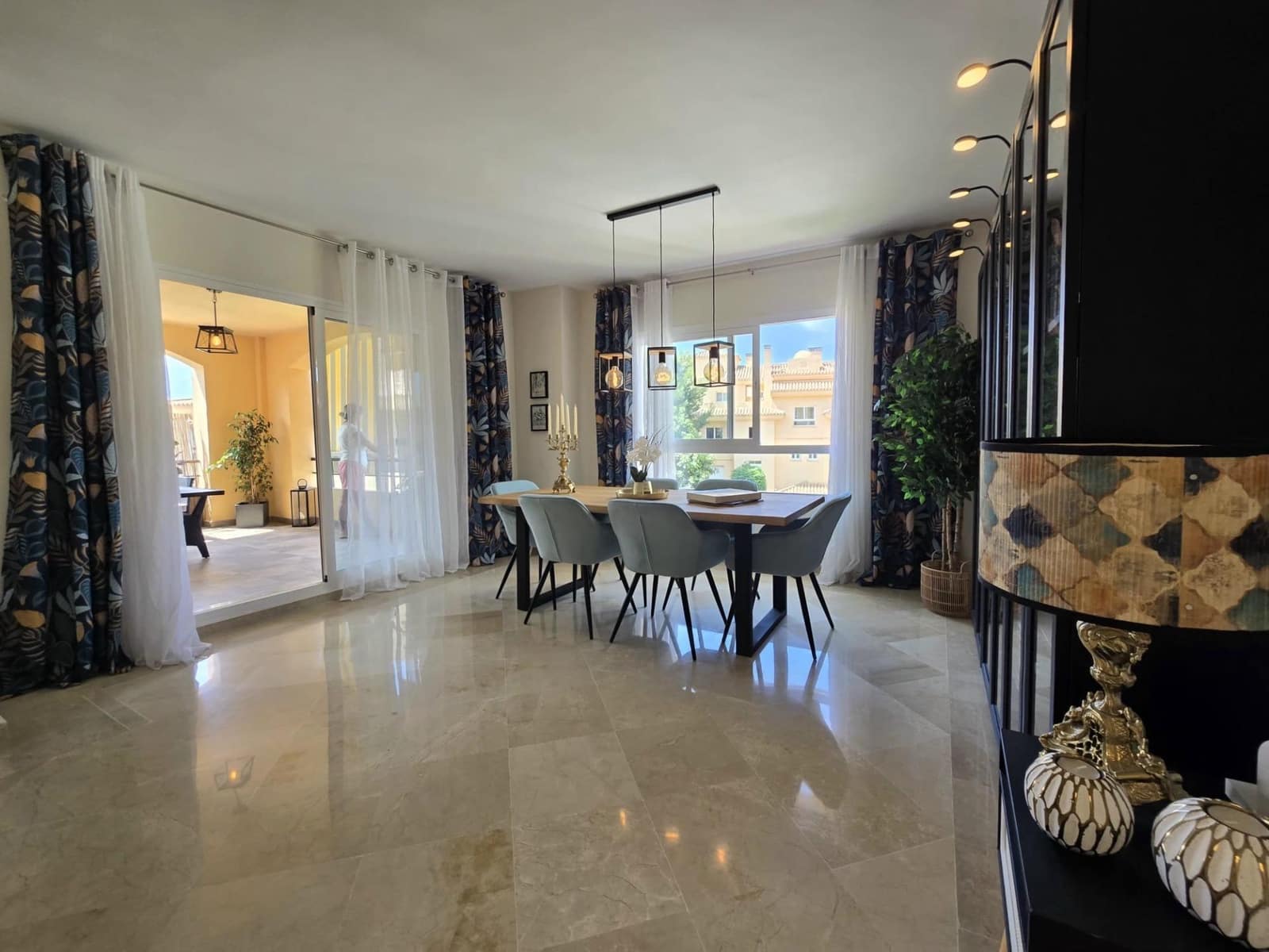 3 bedroom Flat for sale in Sitio de Calahonda with pool garage - € 429,000 (Ref: 9927349)